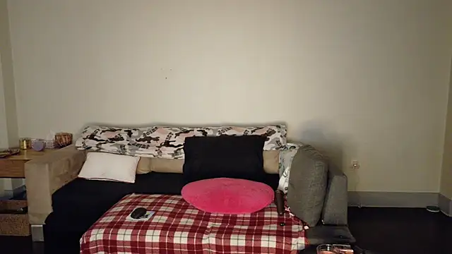 FreckleFaceBeauty online show from March 19, 2026, 2:26 am