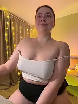 DearAlise online show from February 4, 2025, 8:59 pm