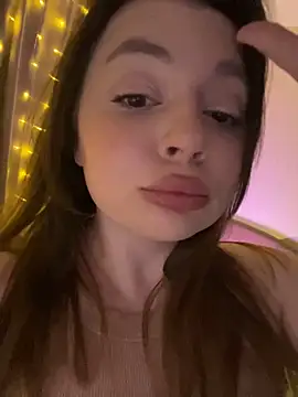 DearAlise online show from March 19, 2025, 8:32 pm