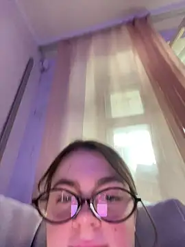 DearAlise online show from May 7, 2026, 10:42 am
