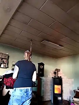 Astrid-Gilbert online show from March 6, 2025, 10:52 am