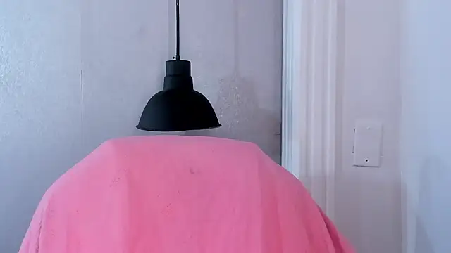 Snapshot of Shanntal_ chatting on October 8, 2025, 8:06 pm Shanntal online show from October 8, 2025, 8:06 pm