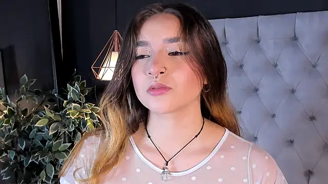 Shanntal  online show from November 22, 2025, 2:16 pm