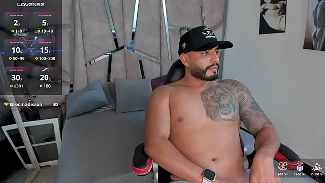 LeandroRusso online show from January 29, 2025, 1:37 am