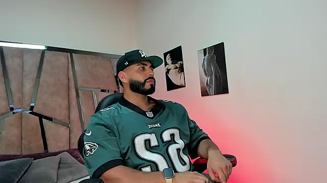 LeandroRusso online show from February 20, 2025, 7:52 pm