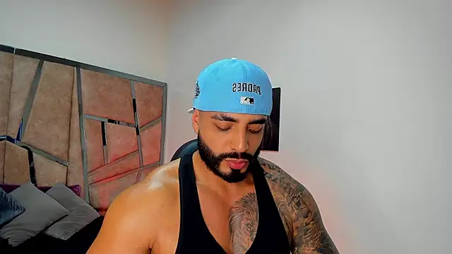 LeandroRusso online show from March 6, 2025, 8:48 pm