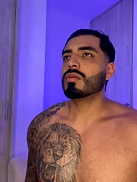 LeandroRusso online show from November 10, 2025, 6:40 pm