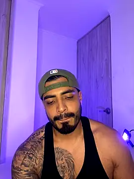 LeandroRusso online show from November 11, 2025, 11:49 pm