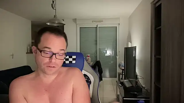 Snapshot of Funnyjul31 chatting on February 2, 2025, 9:34 pm Funnyjul31 online show from February 2, 2025, 9:34 pm