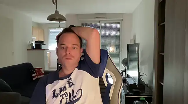 Snapshot of Funnyjul31 chatting on February 10, 2025, 2:26 pm Funnyjul31 online show from February 10, 2025, 2:26 pm