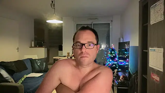 Funnyjul31 online show from December 14, 2025, 7:18 pm