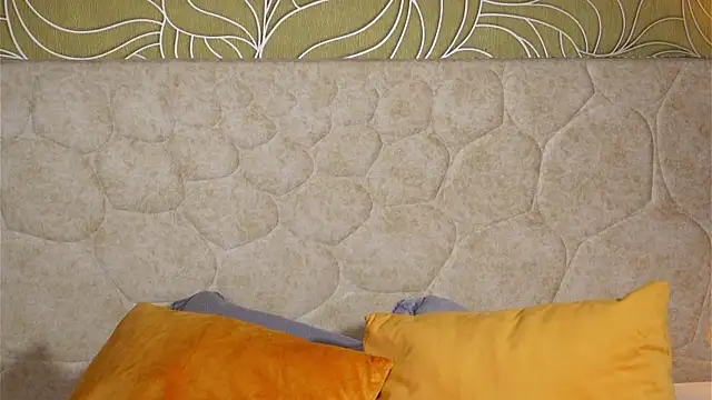 Snapshot of MillaBlis chatting on October 3, 2025, 8:17 pm MillaBlis online show from October 3, 2025, 8:17 pm