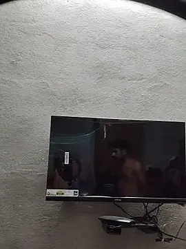 Snapshot of birds0641 chatting on October 27, 2025, 6:23 pm birds0641 online show from October 27, 2025, 6:23 pm