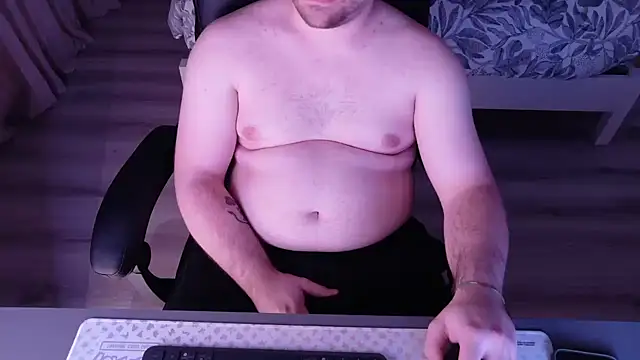 alexx0904 online show from April 28, 2026, 8:47 pm