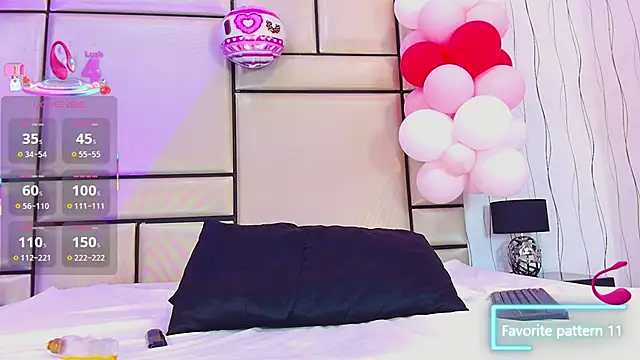 Snapshot of JulianaaHerrera chatting on February 25, 2025, 2:22 pm JulianaaHerrera online show from February 25, 2025, 2:22 pm