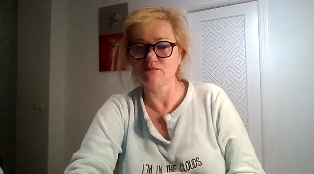 Snapshot of Luzia-Sal chatting on March 13, 2025, 6:48 am Luzia-Sal online show from March 13, 2025, 6:48 am