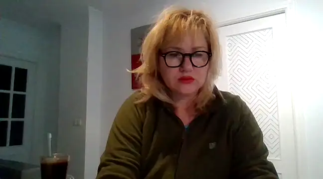 Snapshot of Luzia-Sal chatting on March 14, 2025, 5:57 pm Luzia-Sal online show from March 14, 2025, 5:57 pm