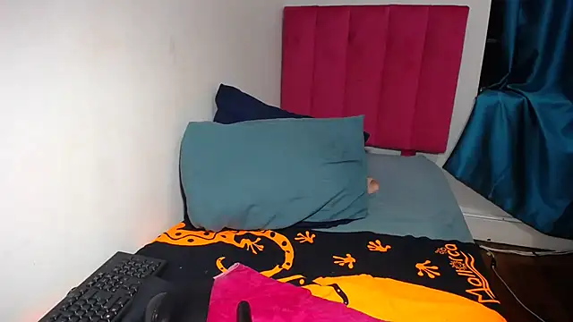 Snapshot of Mywife777 chatting on March 1, 2025, 2:15 am Mywife777 online show from March 1, 2025, 2:15 am