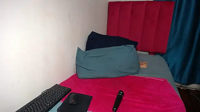 Snapshot of Mywife777 chatting on March 1, 2025, 7:59 pm Mywife777 online show from March 1, 2025, 7:59 pm