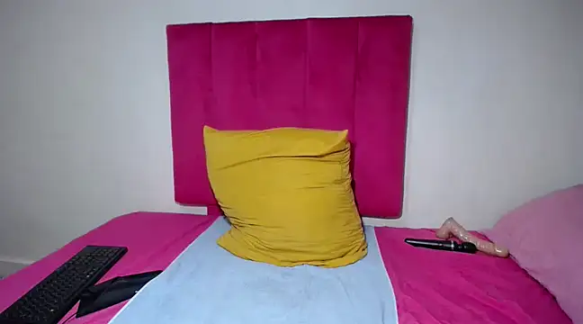 Snapshot of Mywife777 chatting on March 14, 2025, 9:21 pm Mywife777 online show from March 14, 2025, 9:21 pm