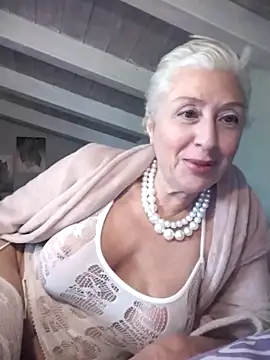 divinaerotica online show from April 13, 2026, 4:23 pm