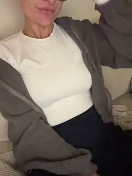 Snapshot of Phoebe_Lily chatting on October 12, 2025, 7:24 pm Phoebe Lily online show from October 12, 2025, 7:24 pm