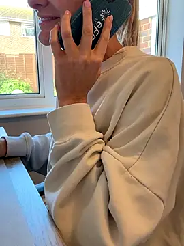 Snapshot of Phoebe_Lily chatting on October 15, 2025, 8:47 am Phoebe Lily online show from October 15, 2025, 8:47 am