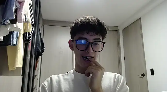 miketwink online show from March 18, 2025, 1:00 am