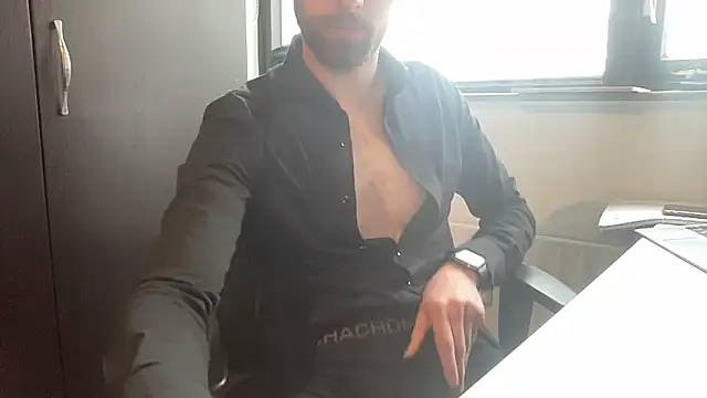 Snapshot of bullyboyy chatting on February 24, 2025, 1:21 pm bullyboyy online show from February 24, 2025, 1:21 pm