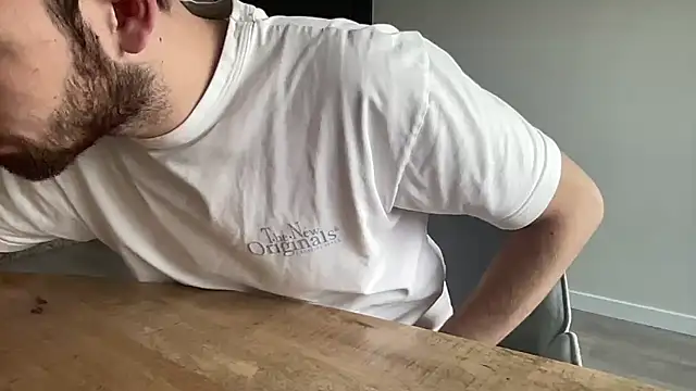 Snapshot of bullyboyy chatting on October 19, 2025, 11:33 am bullyboyy online show from October 19, 2025, 11:33 am