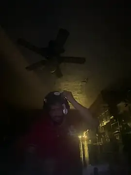 Snapshot of B3-Dindles chatting on April 15, 2026, 7:15 am B3-Dindles online show from April 15, 2026, 7:15 am