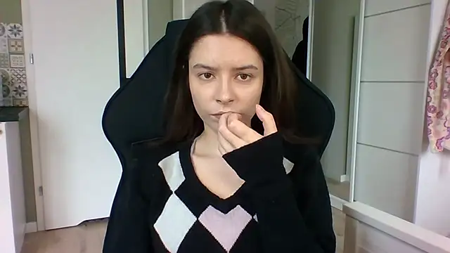 LariceSexy online show from April 8, 2026, 12:05 pm