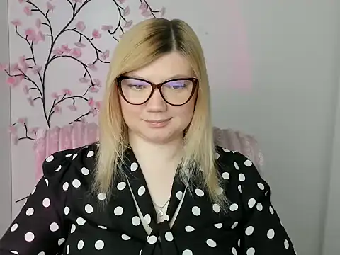 Snapshot of Lola_moree chatting on April 21, 2026, 11:38 am Lola moree online show from April 21, 2026, 11:38 am