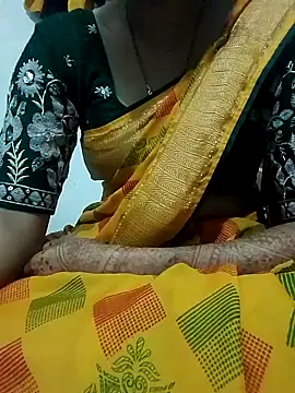 Snapshot of saaniya chatting on October 13, 2025, 5:57 pm saaniya online show from October 13, 2025, 5:57 pm