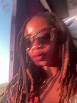 Snapshot of ZinaFreak chatting on March 9, 2025, 3:49 pm ZinaFreak online show from March 9, 2025, 3:49 pm