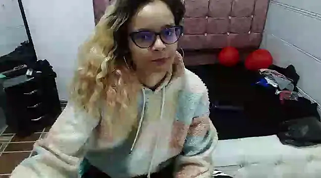 Ariasmithog online show from February 24, 2025, 3:02 am