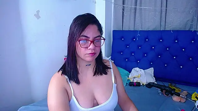 hornny cougar online show from September 26, 2025, 3:21 am