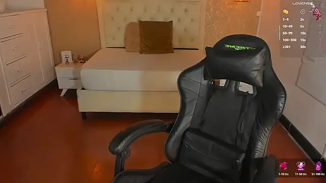 Snapshot of Hadley_ chatting on October 24, 2025, 3:14 am Hadley online show from October 24, 2025, 3:14 am