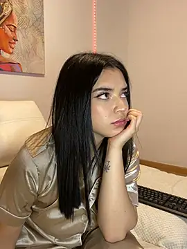 eileensophi online show from March 7, 2025, 9:07 am