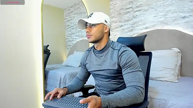 lennox ray online show from February 13, 2025, 11:50 am