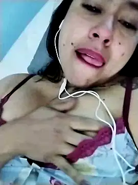 kamila lovee online show from February 13, 2025, 4:11 am