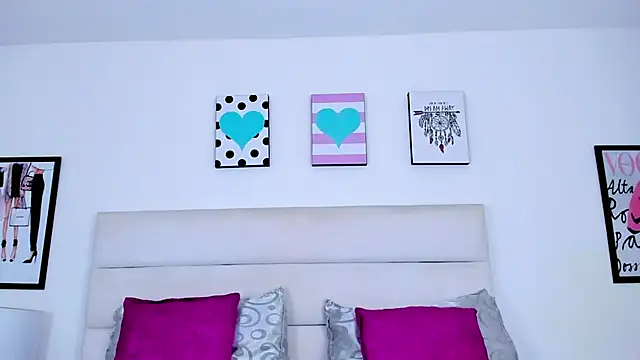 BrielaDiCaprio online show from October 16, 2025, 7:59 pm