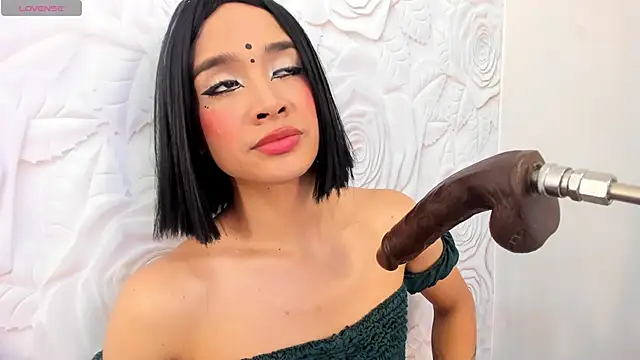 Snapshot of Sarahi_Camila chatting on October 16, 2025, 9:16 pm Sarahi Camila online show from October 16, 2025, 9:16 pm