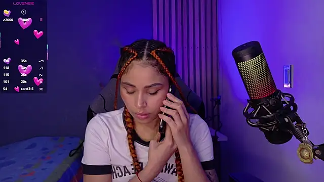 Marivimichel1 online show from October 29, 2025, 7:04 pm