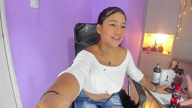 Snapshot of CandyyMaria chatting on October 2, 2025, 8:05 pm CandyyMaria online show from October 2, 2025, 8:05 pm