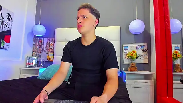 Thomas May4rs online show from March 11, 2025, 3:59 am