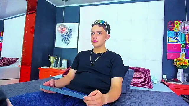 Thomas May4rs online show from March 13, 2025, 4:38 am