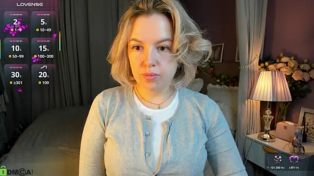 Snapshot of Nikki_Kai chatting on October 31, 2025, 11:28 pm Nikki Kai online show from October 31, 2025, 11:28 pm