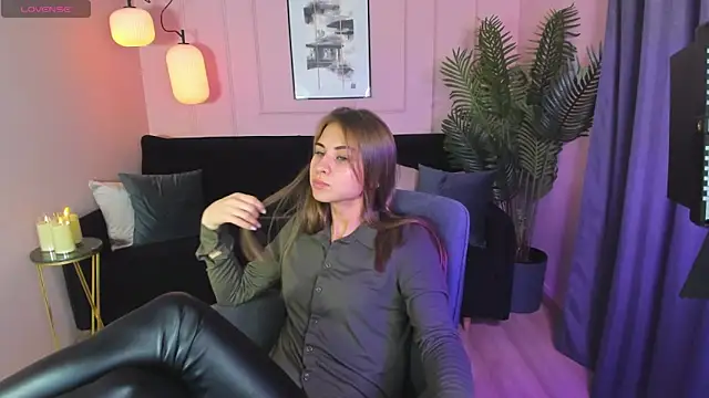 CharmBianca online show from February 13, 2025, 12:00 pm