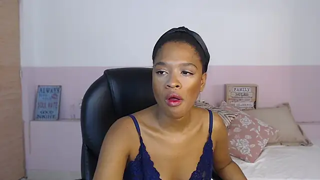 Snapshot of brendathompson_ chatting on October 12, 2025, 2:32 am brendathompson online show from October 12, 2025, 2:32 am